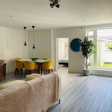 Stunning Huge Openplan 2Bed Flat Daire Woking Dış mekan fotoğraf