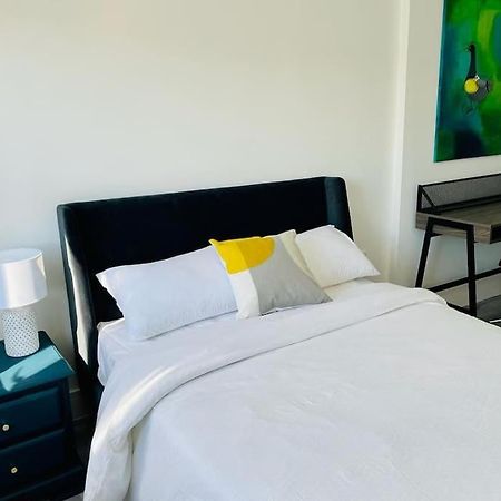 Stunning Huge Openplan 2Bed Flat Daire Woking Dış mekan fotoğraf