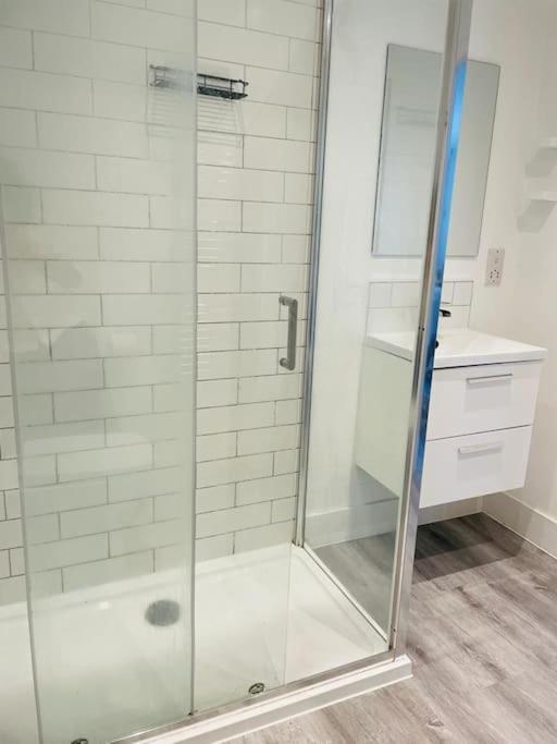 Stunning Huge Openplan 2Bed Flat Daire Woking Dış mekan fotoğraf