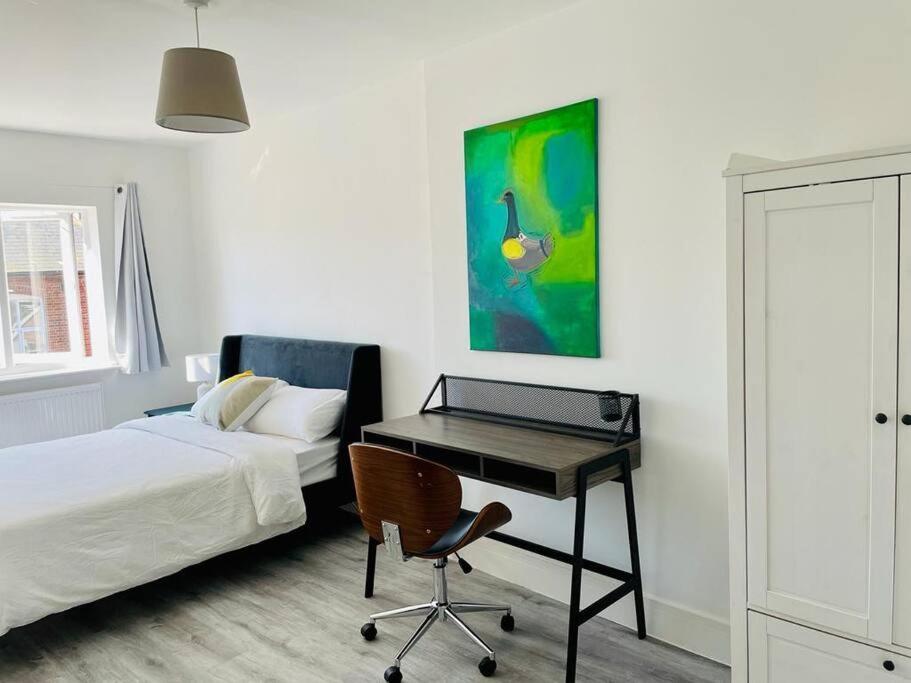 Stunning Huge Openplan 2Bed Flat Daire Woking Dış mekan fotoğraf